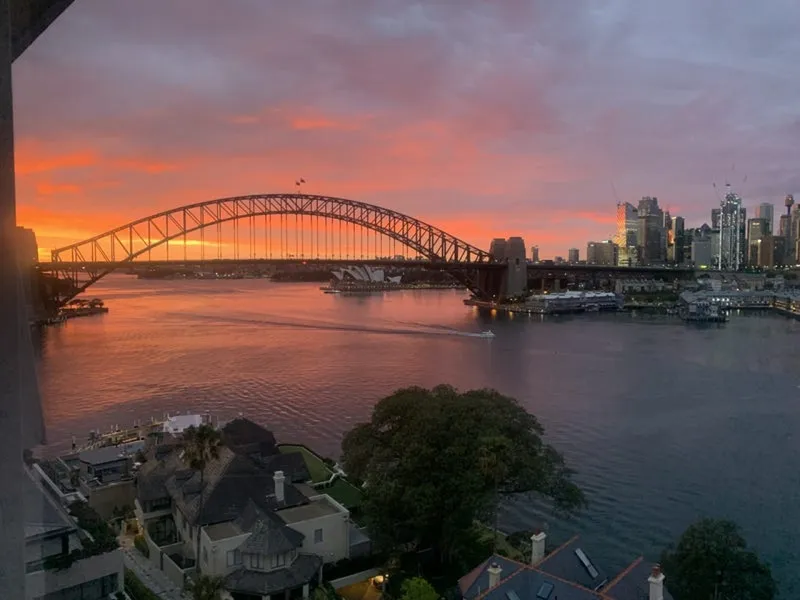 Fully Furnished Studio Apartment with Spectacular Views - Prime Location, Balcony, and Secured Parking for Lease