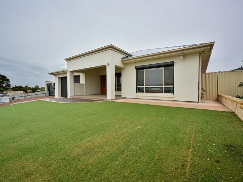 Stunning modern 4 bed/2bath family home with amazing views
