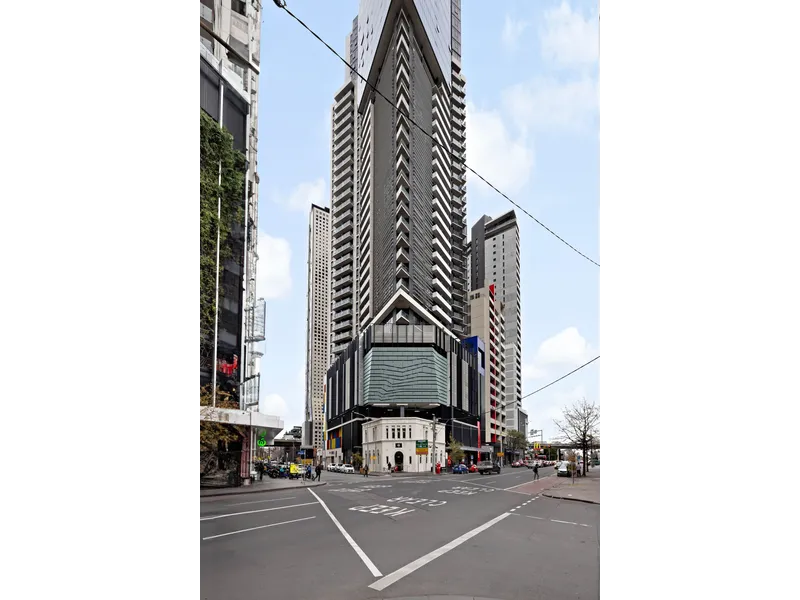 Stunning 2 Bedroom Apartment with Breathtaking Views in the Heart of Melbourne