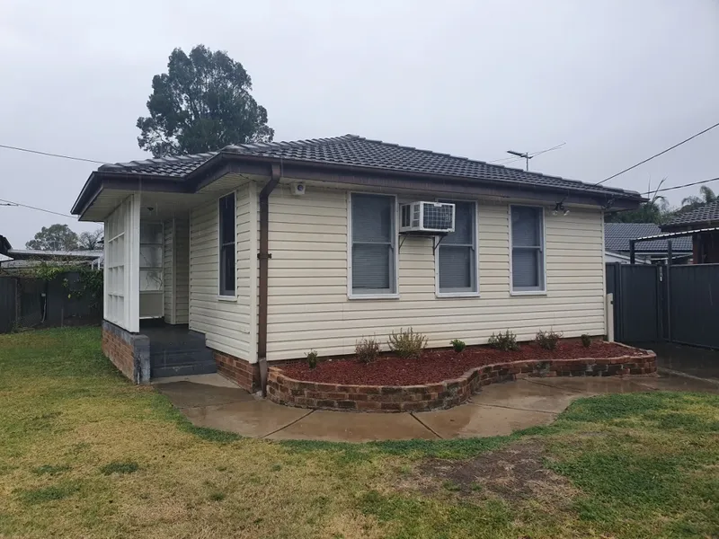 LARGE FAMILY HOME!!