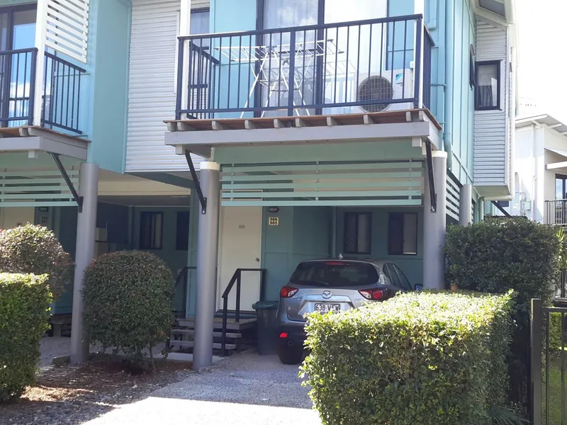 TERRIFIC BEDSITTER TOWNHOUSE