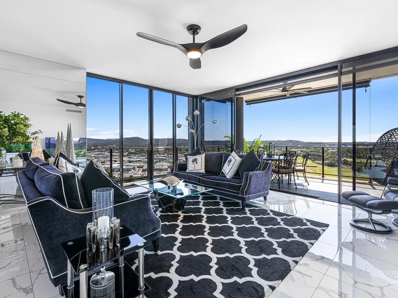 Immaculate as New Spacious Sky-Home with Panoramic Views