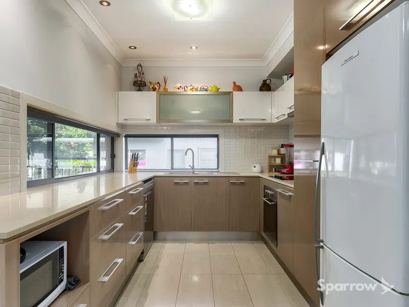 PERFECT STARTER HOME IN HIGHLY SOUGHT-AFTER CAMP HILL