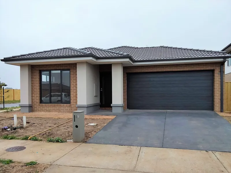 Beautiful NEW 4 bedroom in sought after Mount Duneed