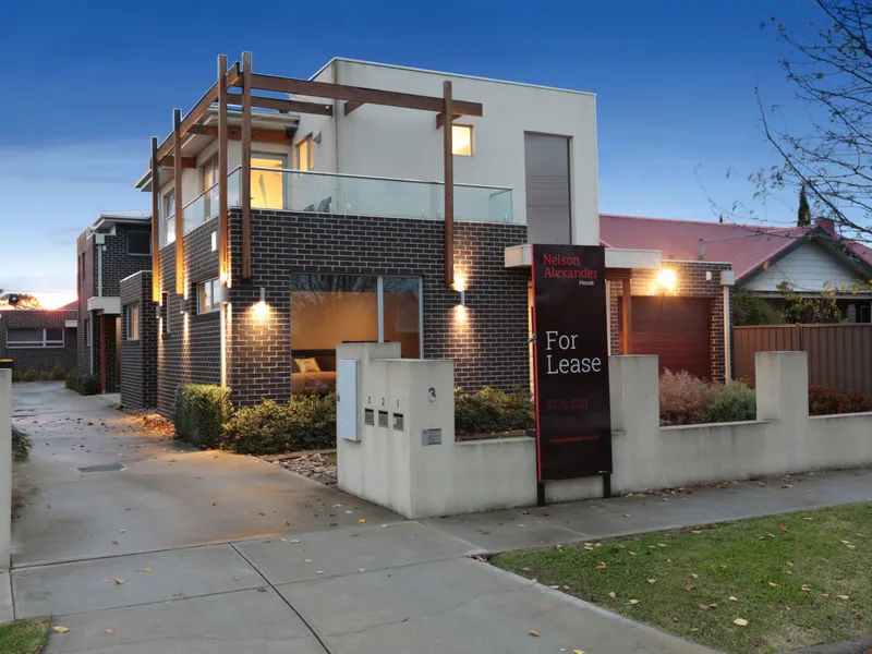 Grand living in sort after location!