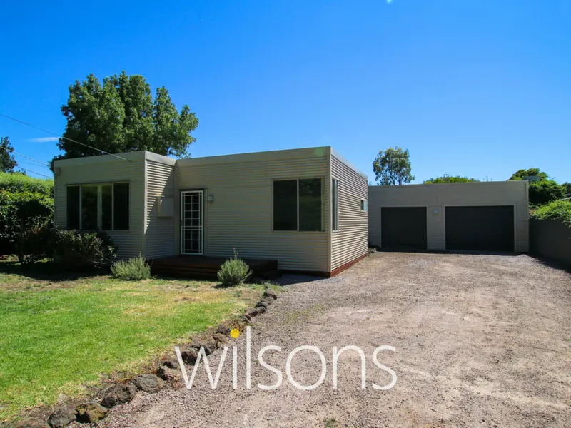 LARGE HOME IN MORTLAKE WITH BUNGALOW