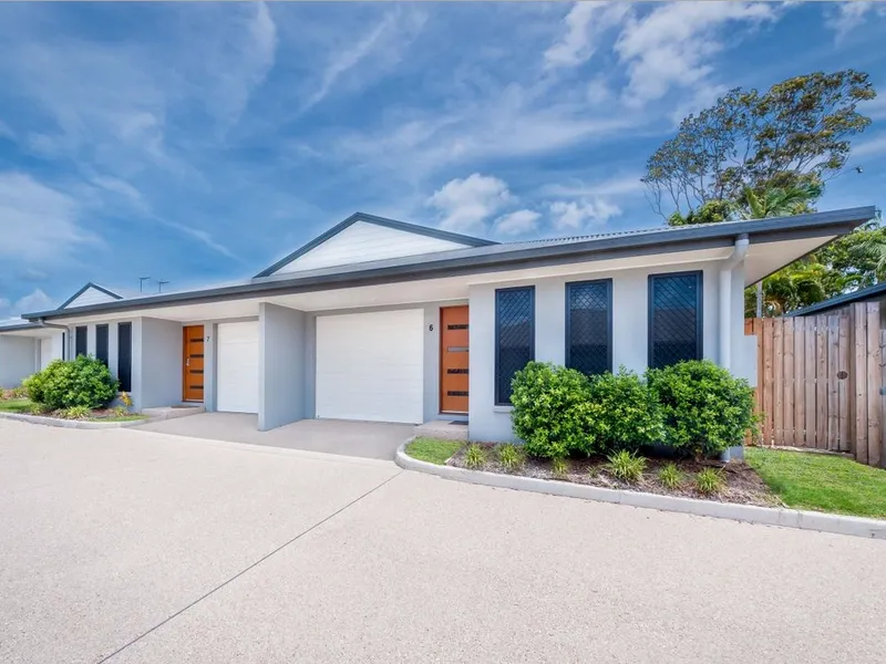 A Slice Of Luxury Close To Shops & Schools