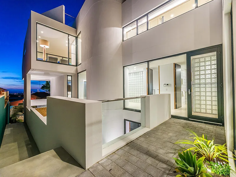 FREMANTLE'S FINEST HILLTOP HOMES WITH UNRIVALED OCEAN VIEWS IN EVERY DIRECTION