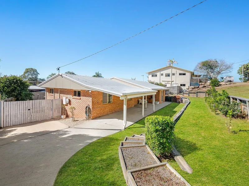 RENOVATED LOWSET BRICK HOME!