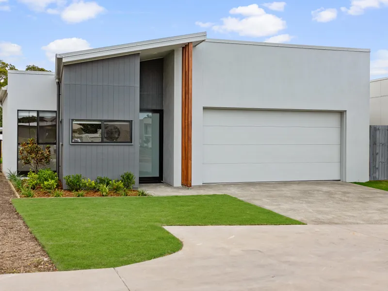 HOUSE FOR RENT IN PEREGIAN SPRINGS