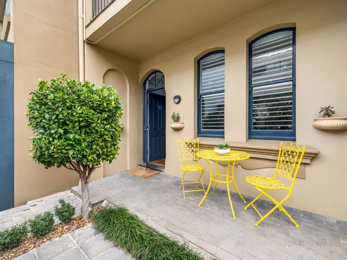 Unique semi-like, ground floor apartment, Pet Friendly...