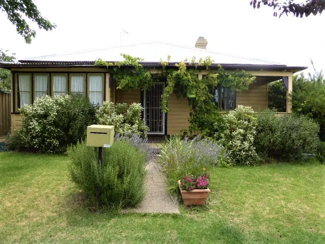 Charming Cottage Near the Centre of Town