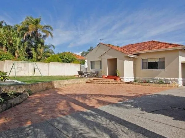 NEAT HOME IN SUPERB LOCATION