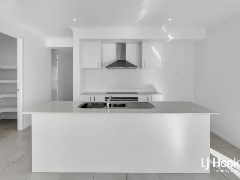 Metricon Quality! 2 x Living Zones - Sought After Mallee Pocket Precinct