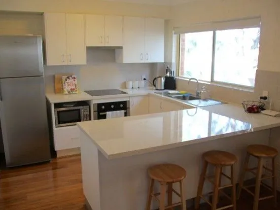 SPACIOUS UNIT CLOSE TO SHOPS