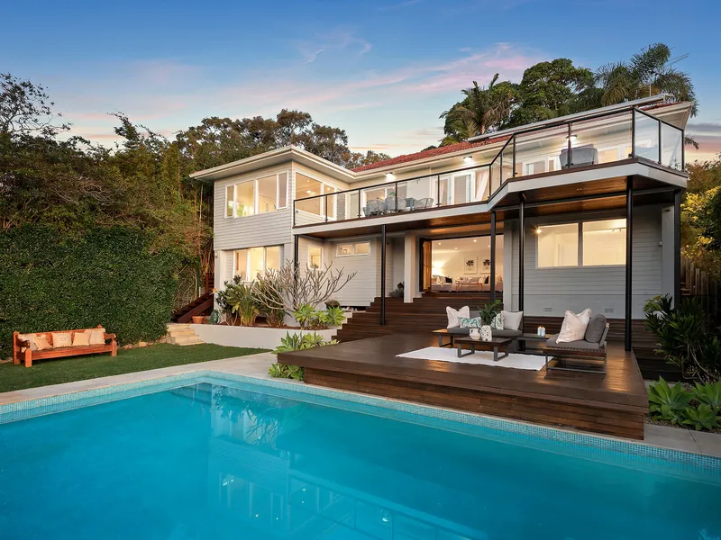 North facing private family home with panoramic views on 1113sqm