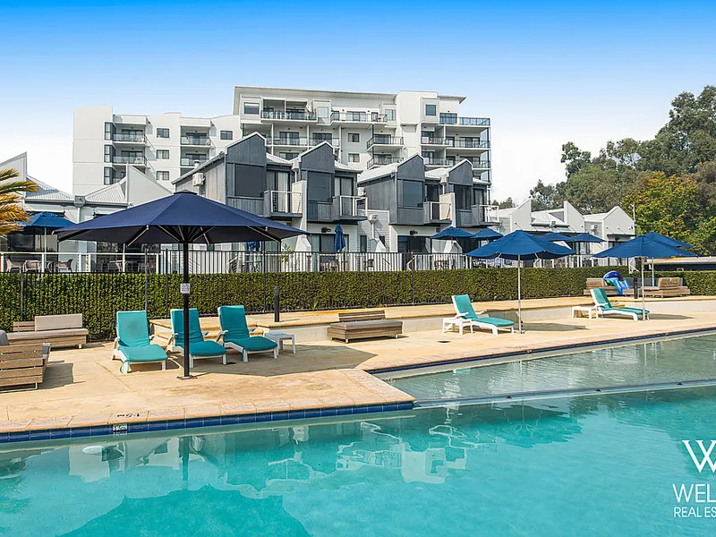 RESORT STYLE LIVING WITH SPECTACULAR VIEWS!!