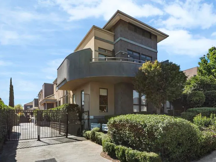 SPACIOUS AND CONVENIENT LIVING!