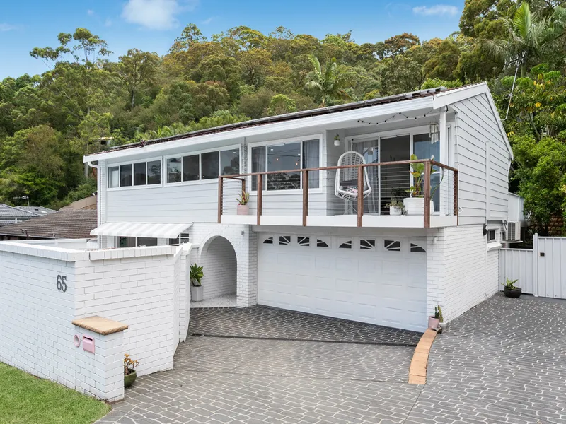 Family entertainer within a coastal setting