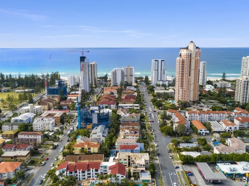 As Big as a House! Huge 3 Bedroom Apartment in the Heart of Broadbeach