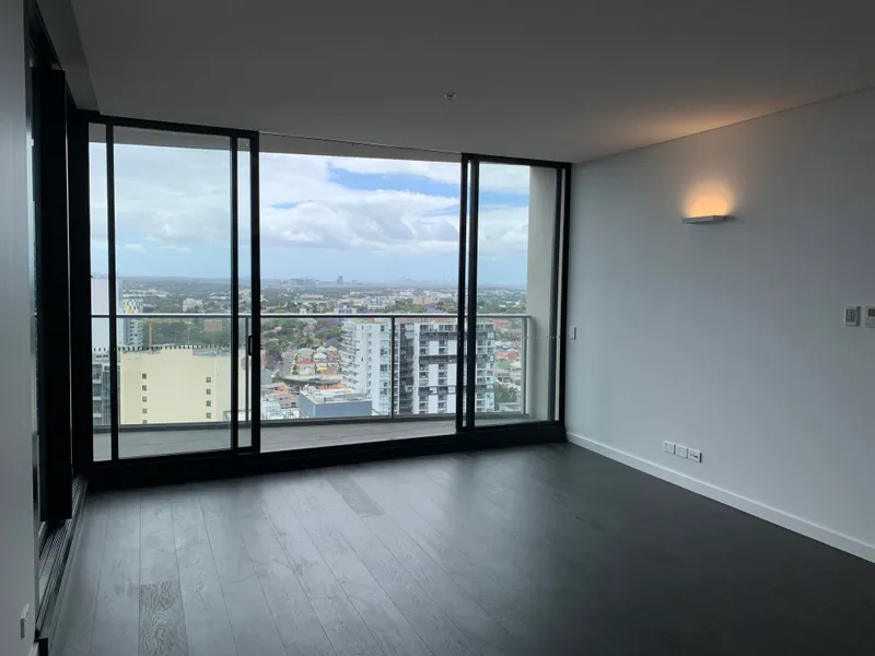 Executive style apartment, super convenient coming with stunning views