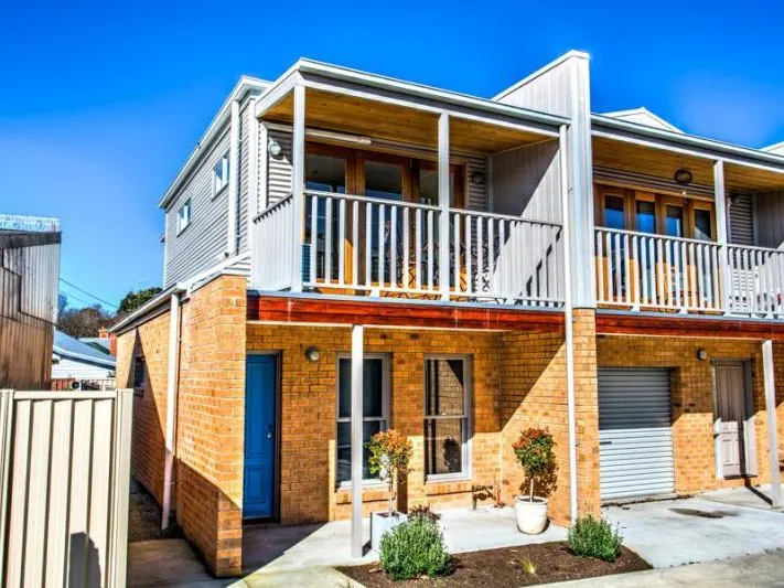 Centrally located executive townhouse!