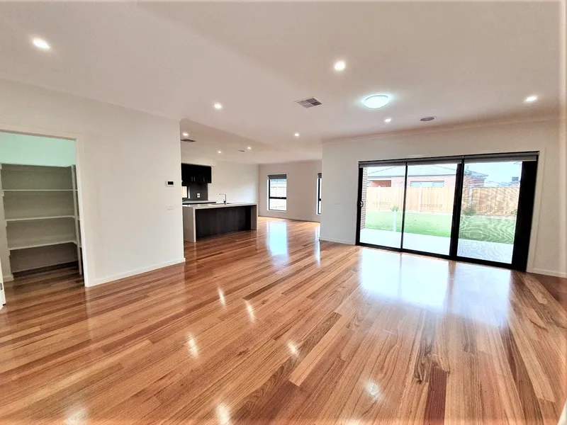Spectacular views in Magnificent Home!