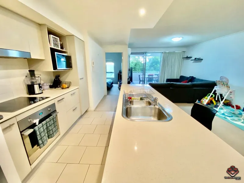 $460,000 Robina 2br unit close Town Centre