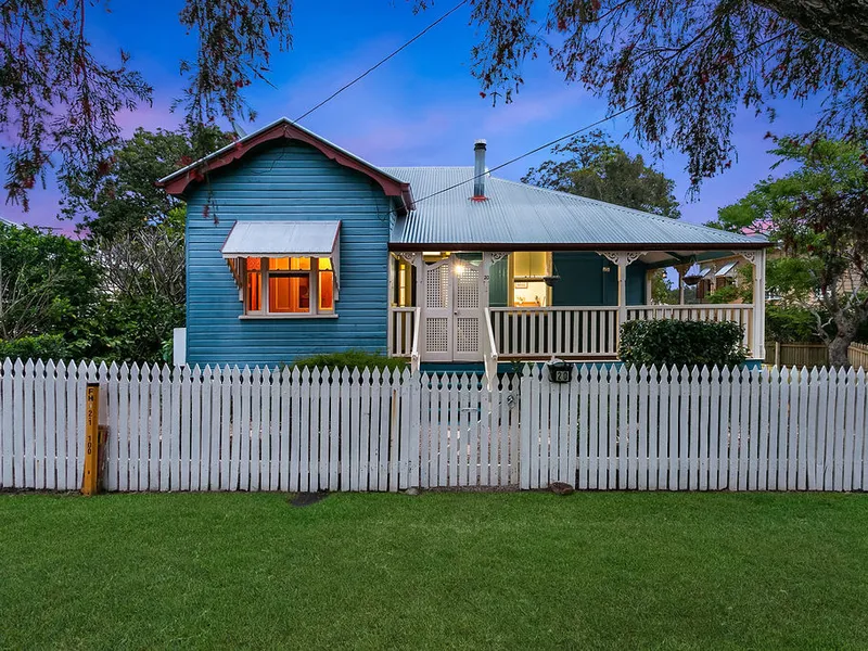STUNNING CHARACTER HOME WITH POOL ON A HUGE 809M2 BLOCK