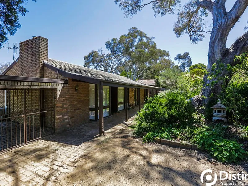 Lovely sun-room and outdoor entertaining area