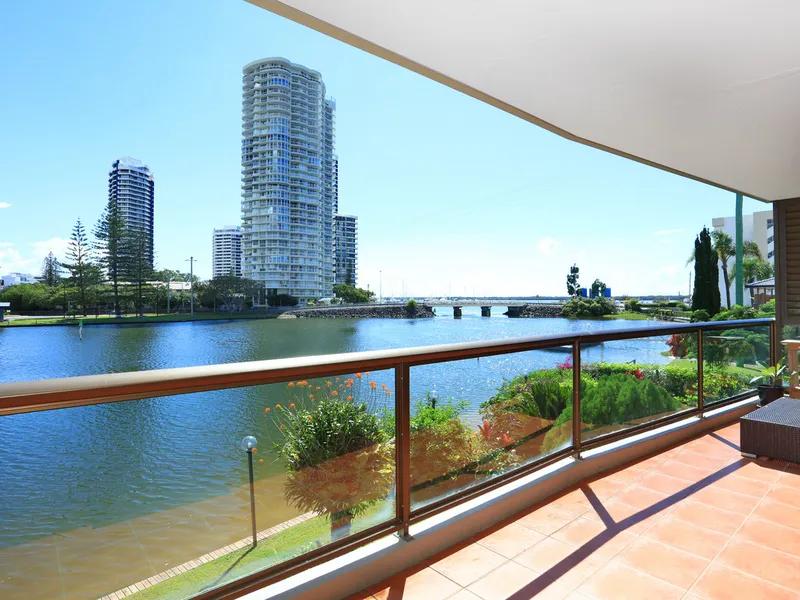 Renovated Cozy Apartment In An Idyllic Waterside Locale