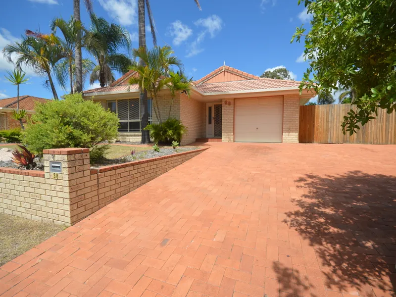 Neat and tidy home walking distance to major shopping!