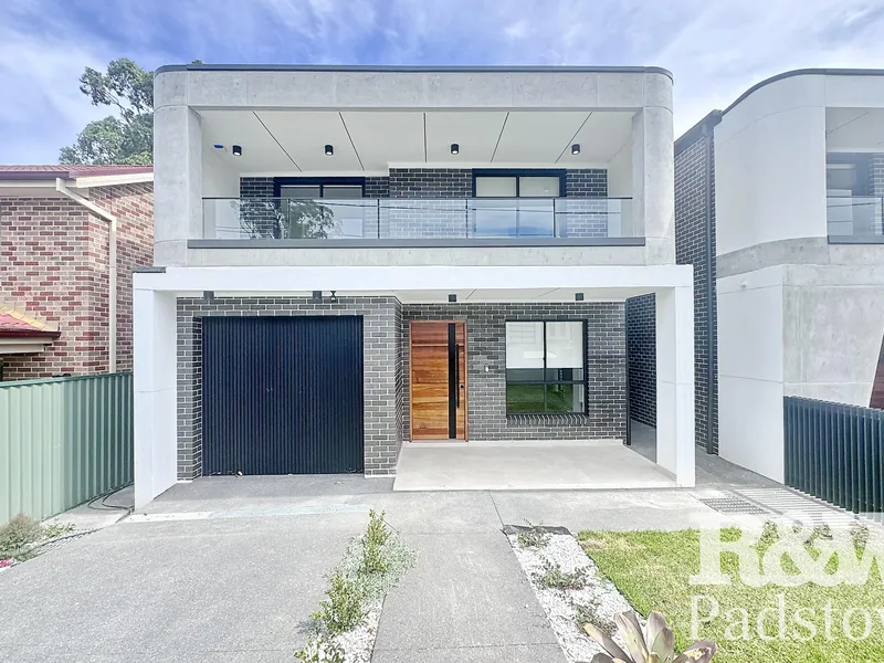 Elite Living in a Brand-New Luxury Duplex