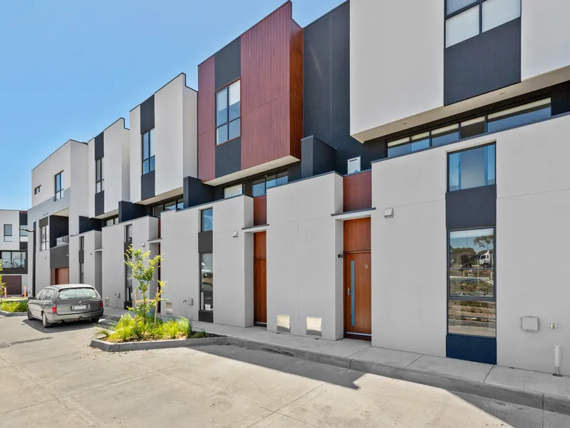 Brand New, Immaculate and Low Maintenance Living!