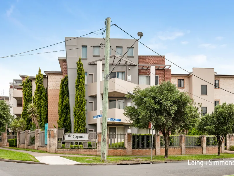 Delightful Two Bedroom Unit! Newly Renovated