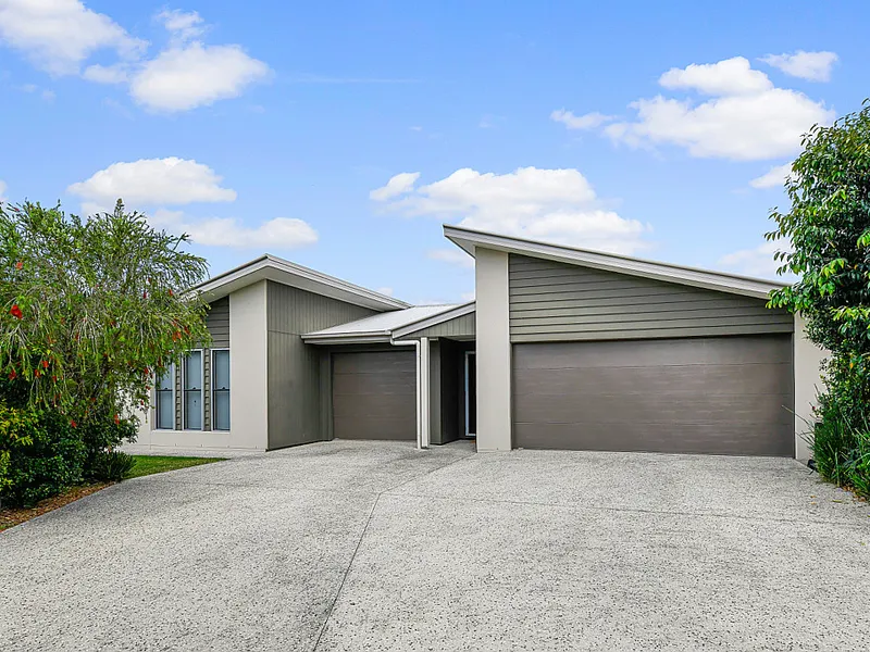 PURPOSE BUILT, DUAL OCCUPANCY! IDEAL INVESTMENT OFFERING FANTASTIC RETURN OR DUAL LIVING!