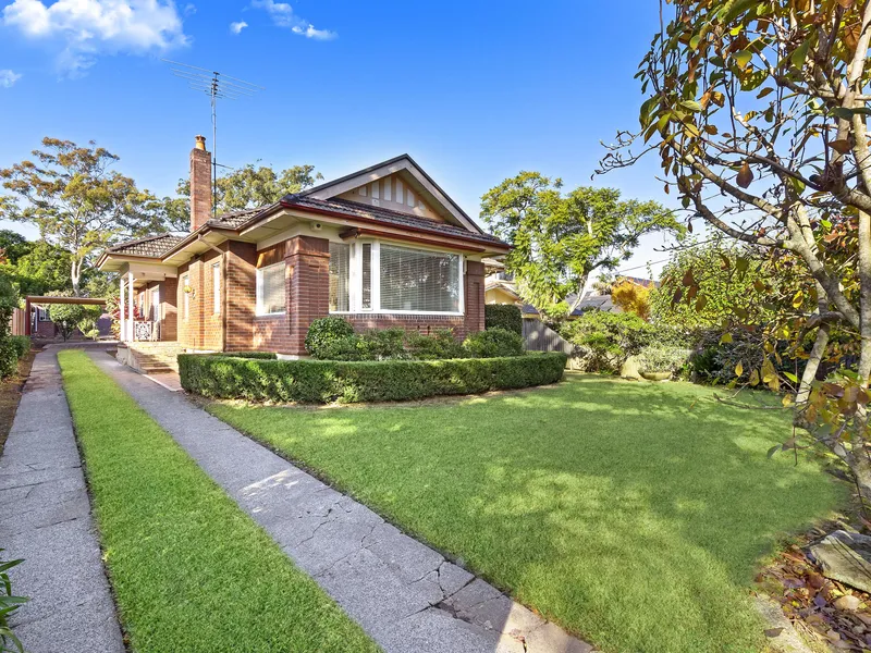 Prestige east side charm on a level 929sqm (approx.)