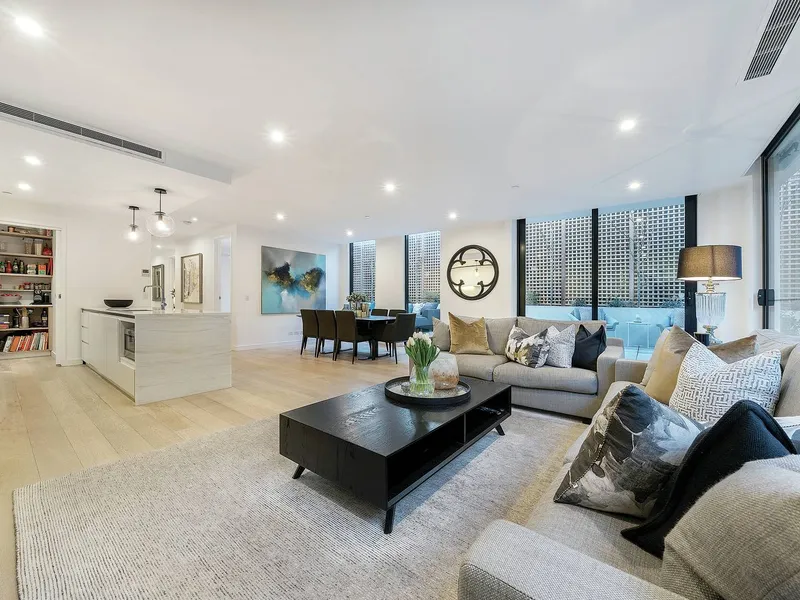 Huge 111sqm North/West Facing Courtyard