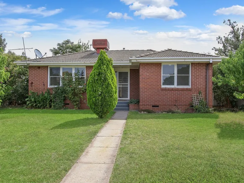 NEAT AND TIDY HOME IN PRIVATE LOCATION