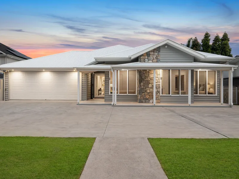 Near New Single Level Luxury on 1214m2 Block