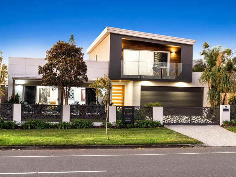 100m to Beach: Designer Living!