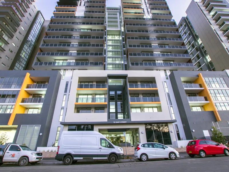 As New Modern & Spacious 1 Bedroom + Study Apartment Located in heart of Granville
