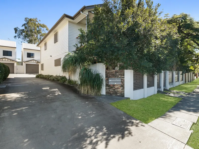 Inner city executive townhouse with large private courtyard