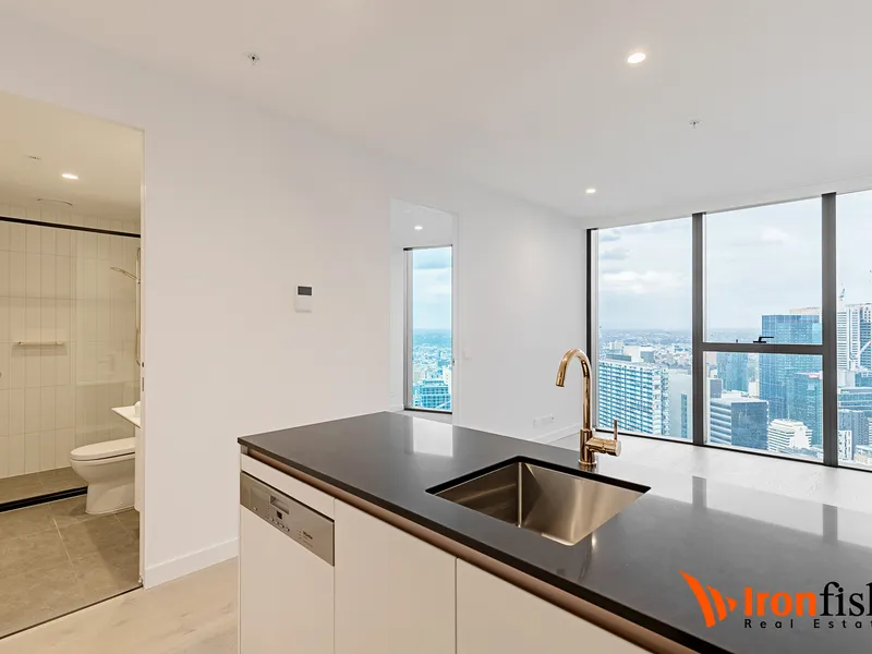 LUXURY HIGH RISE AURORA APARTMENTS!! DIRECT CONNECTION TO MELBOURNE CENTRAL & TRAIN STATION!!