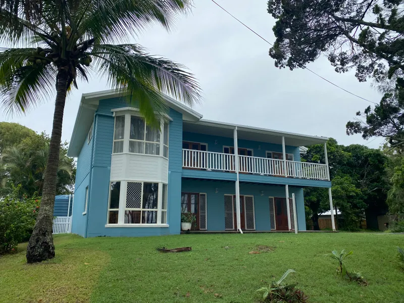 Large Home with Stunning Water Views - Poona