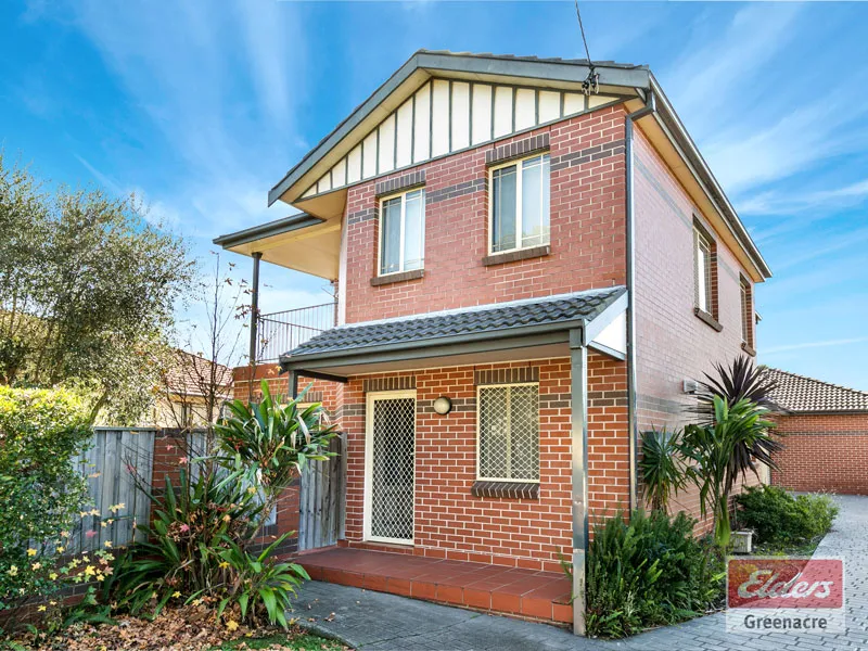 Street-Facing Townhouse In Small Complex
