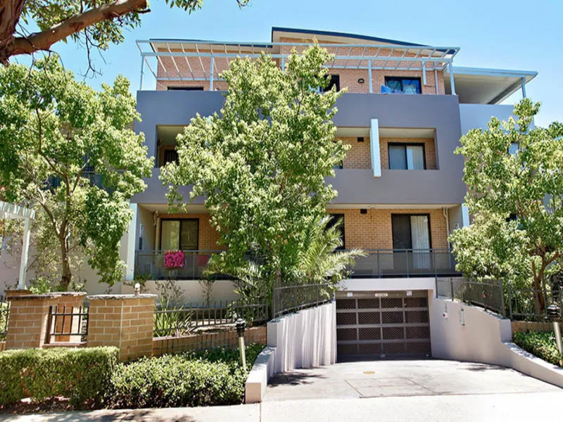 Oversized Freshly Painted Modern Two Bedroom Unit with New Flooring