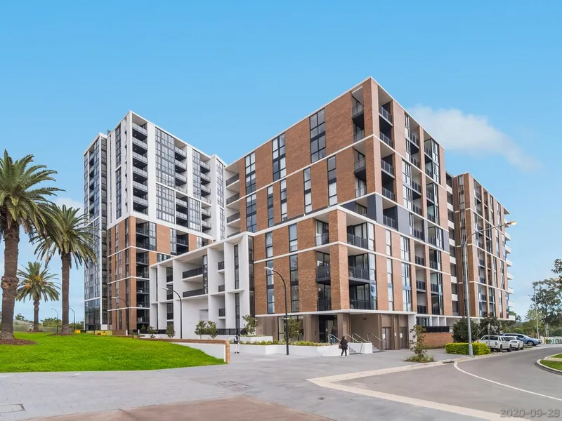 2 Bed 2 Bath ( one with bathtub ) 1 Car Space NOW Available