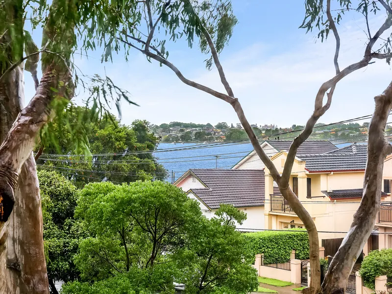 Impeccable Top Floor Apartment with Bay Views