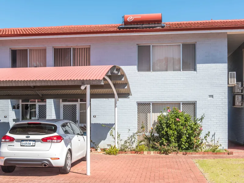 Welcome, spacious and bright home awaits you!